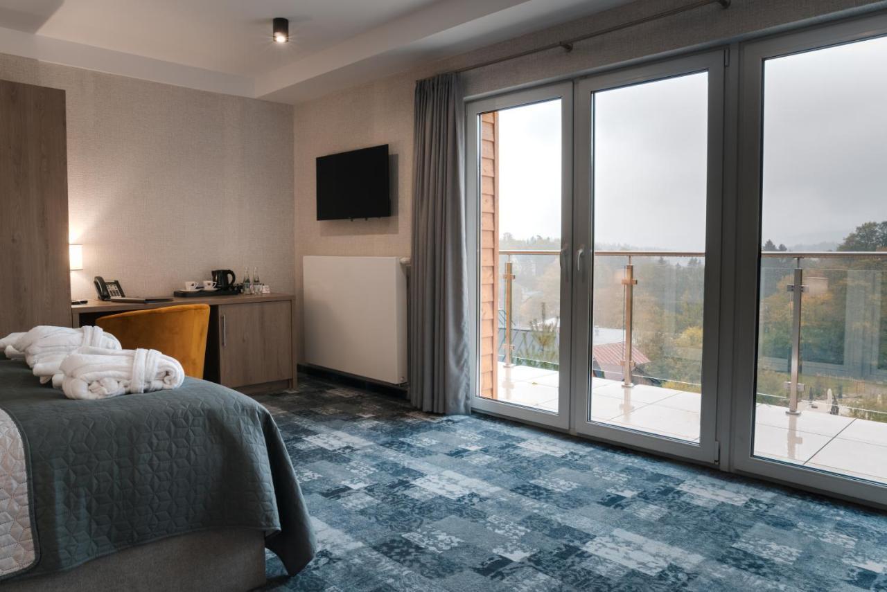 Double Room with Mountain View,1033045337:JPEG