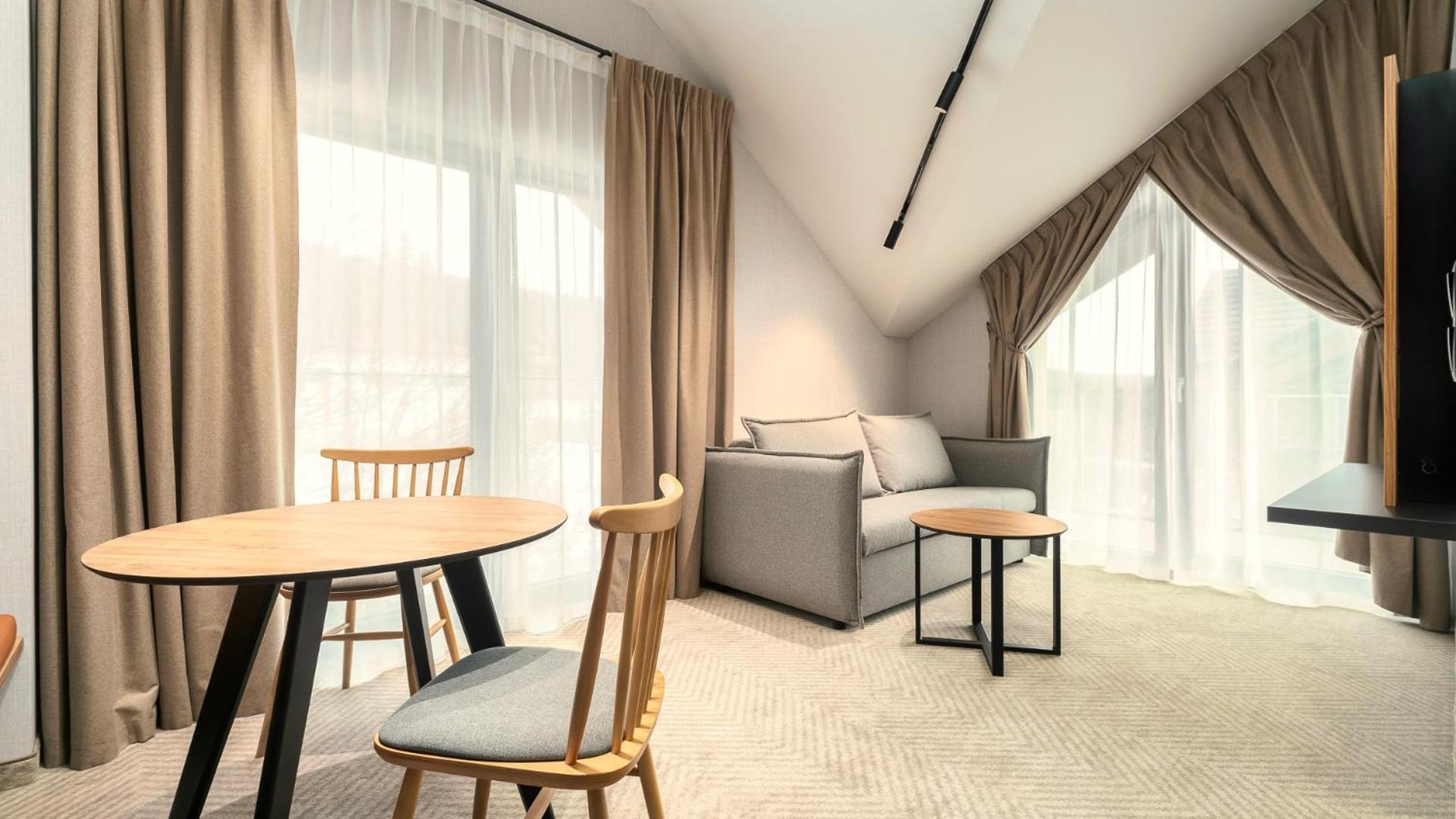 Family Room with Balcony,1561544539:JPEG