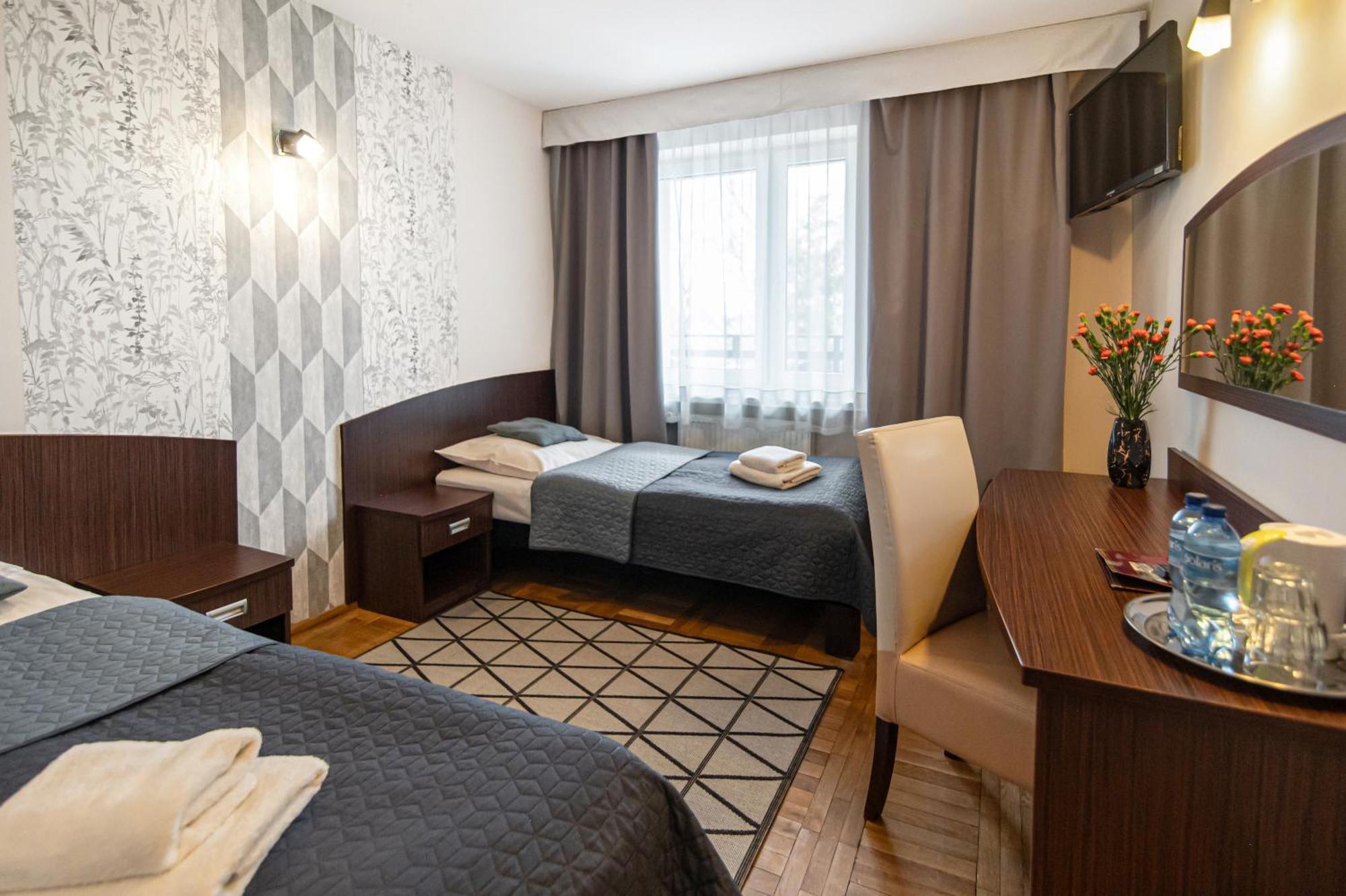 Twin Room,1668028702:JPEG