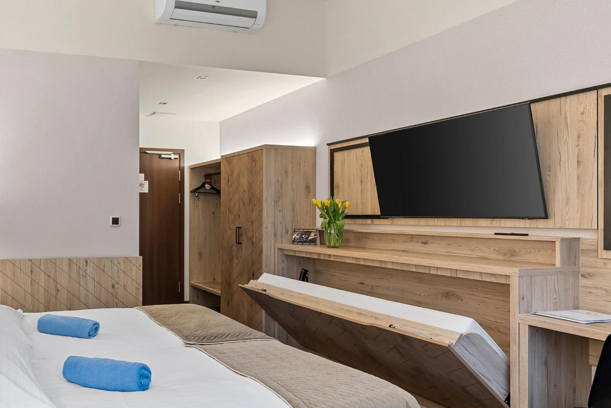 Twin Room with Mountain View,1673933981:JPEG