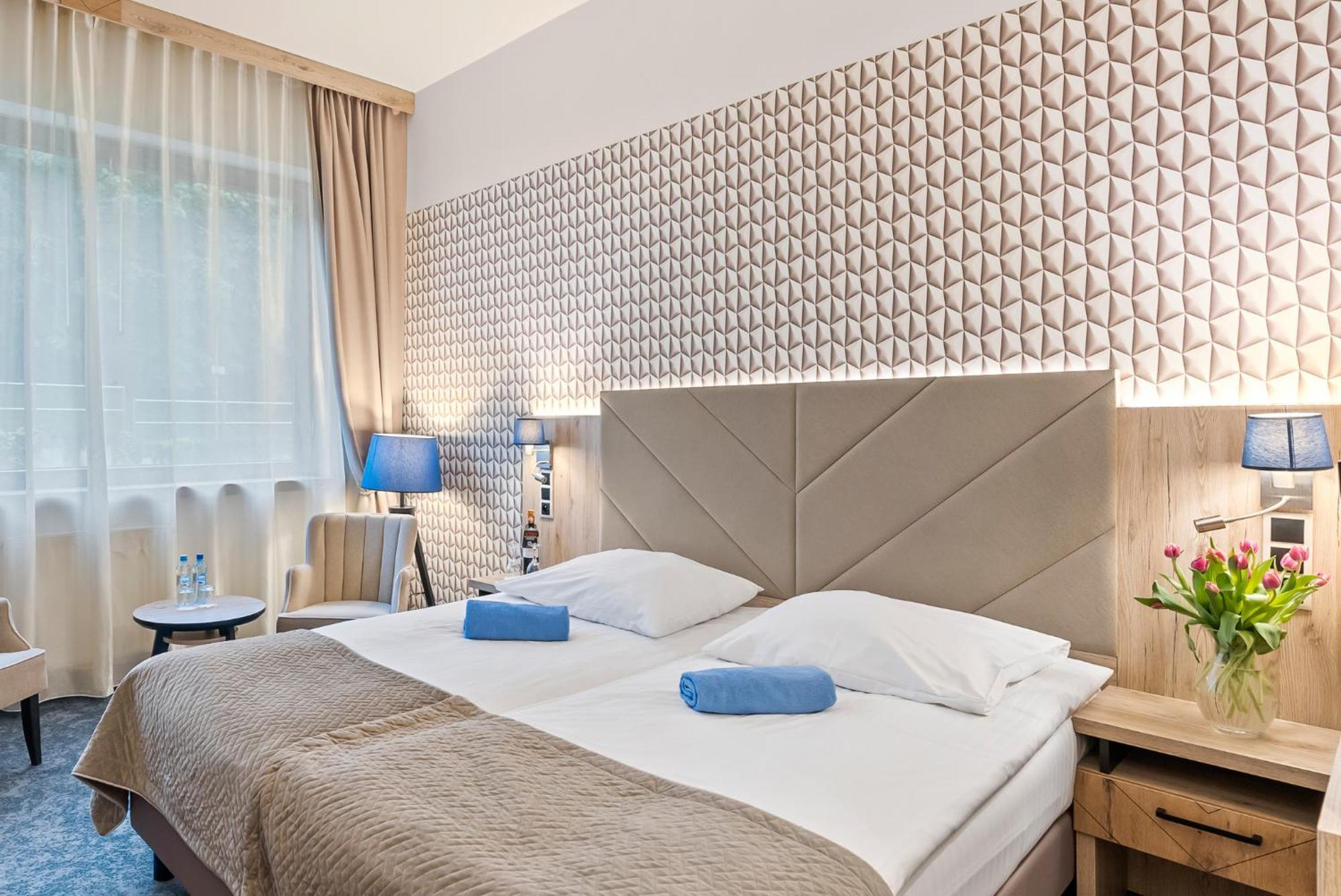 Standard Twin Room (2-3 Adults)