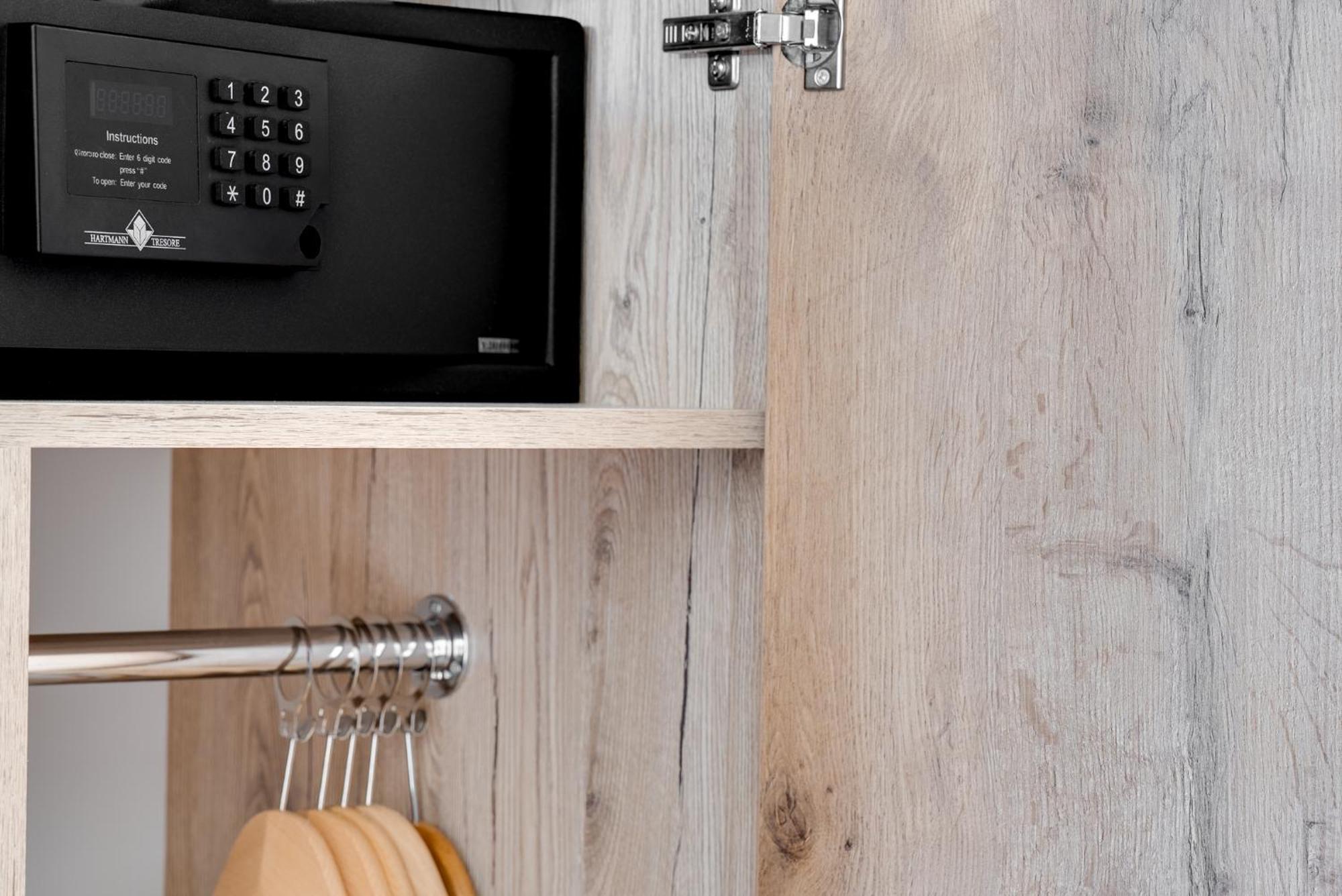 Superior Family Room,1730034908:JPEG